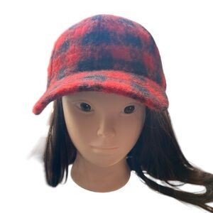 H&M black/red flannel cap